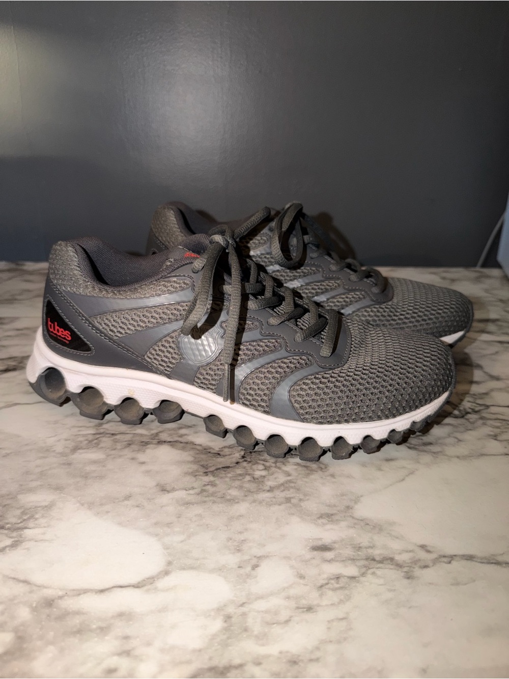 K-Swiss tube shoes